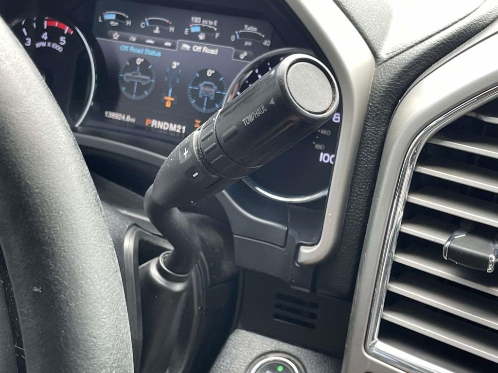 Used 2017 White Platinum Metallic Tri-Coat Ford Lariat image 15