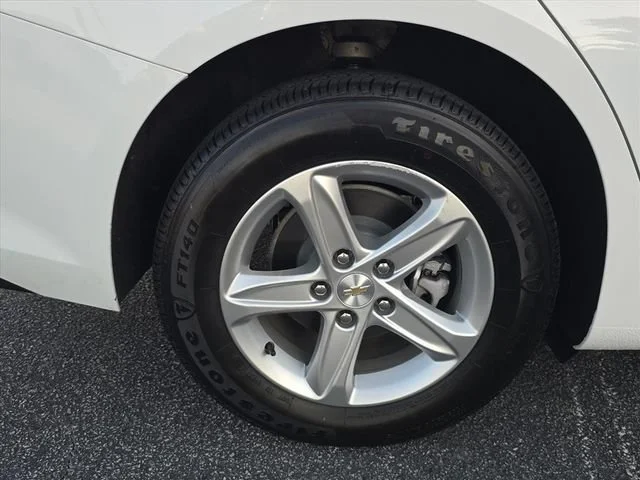 Used 2025 Summit White Chevrolet LS image 34