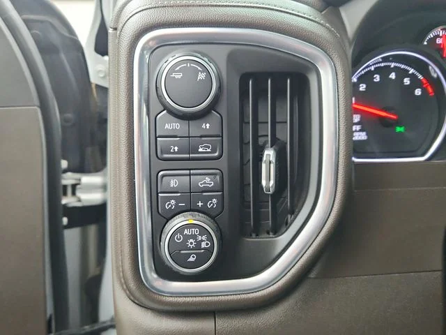 Used 2019 Silver Chevrolet LTZ image 27