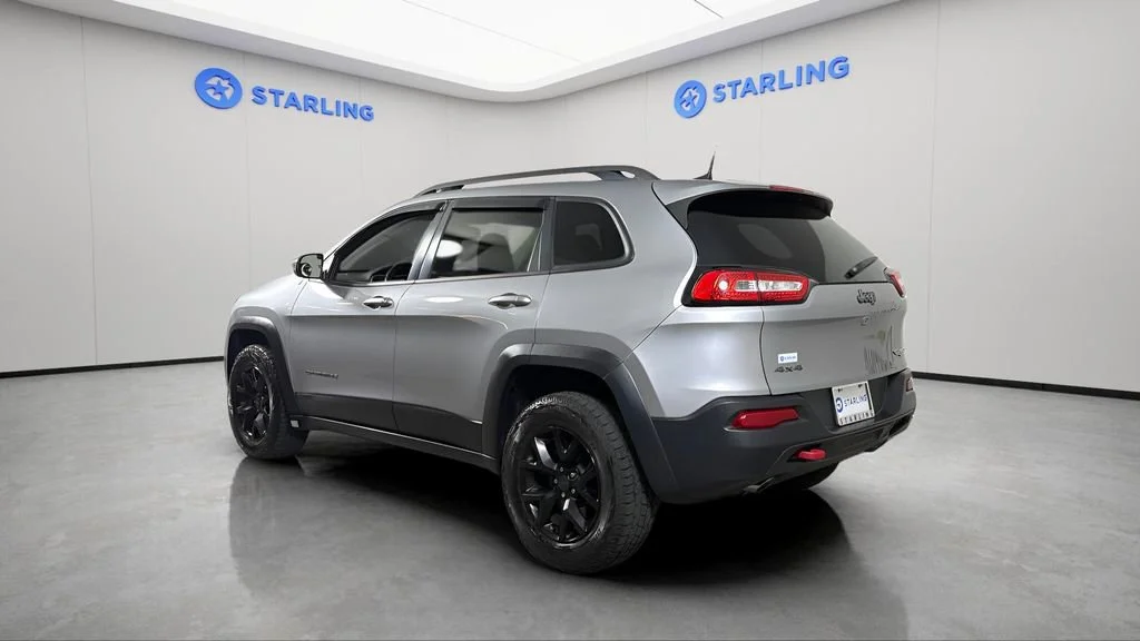 Used 2017 Silver Jeep Trailhawk 4x4 image 5