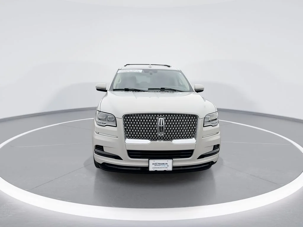 Used 2024 White Lincoln Reserve image 3