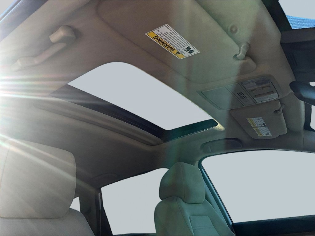 Used 2022 White Honda EX image 29