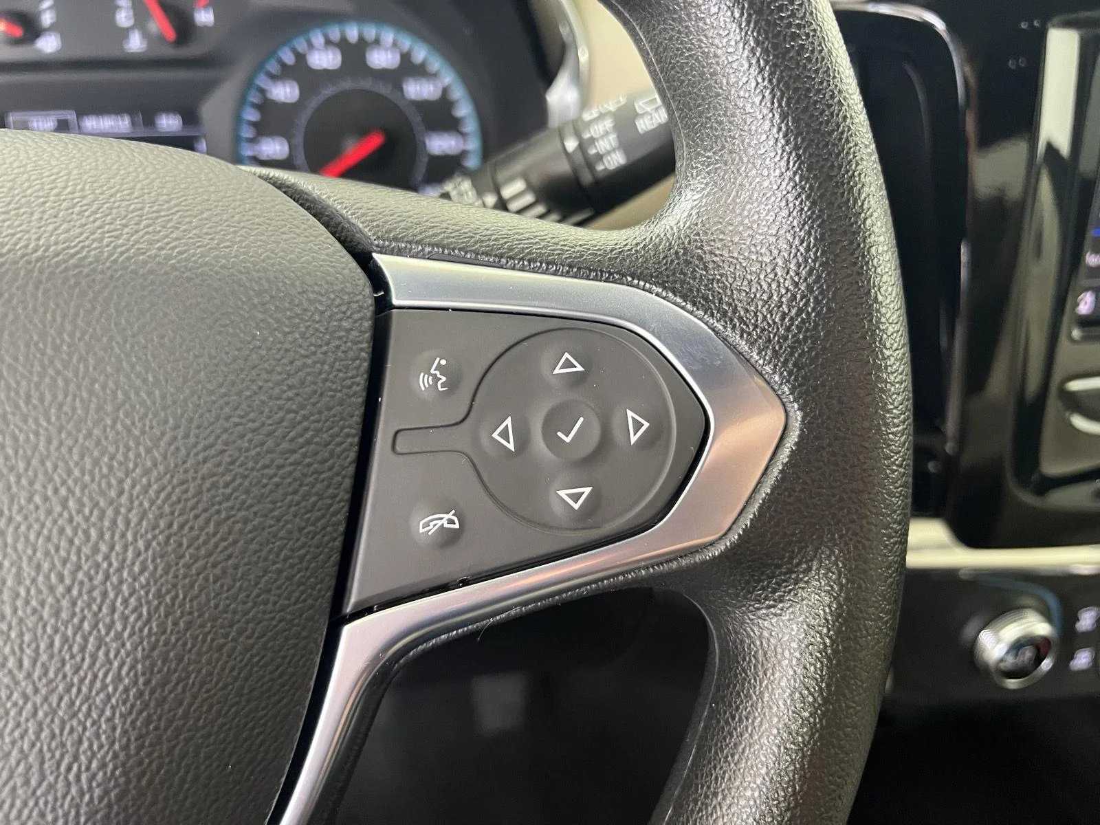 Used 2023 STERLING GRAY METALLIC Chevrolet LS image 10