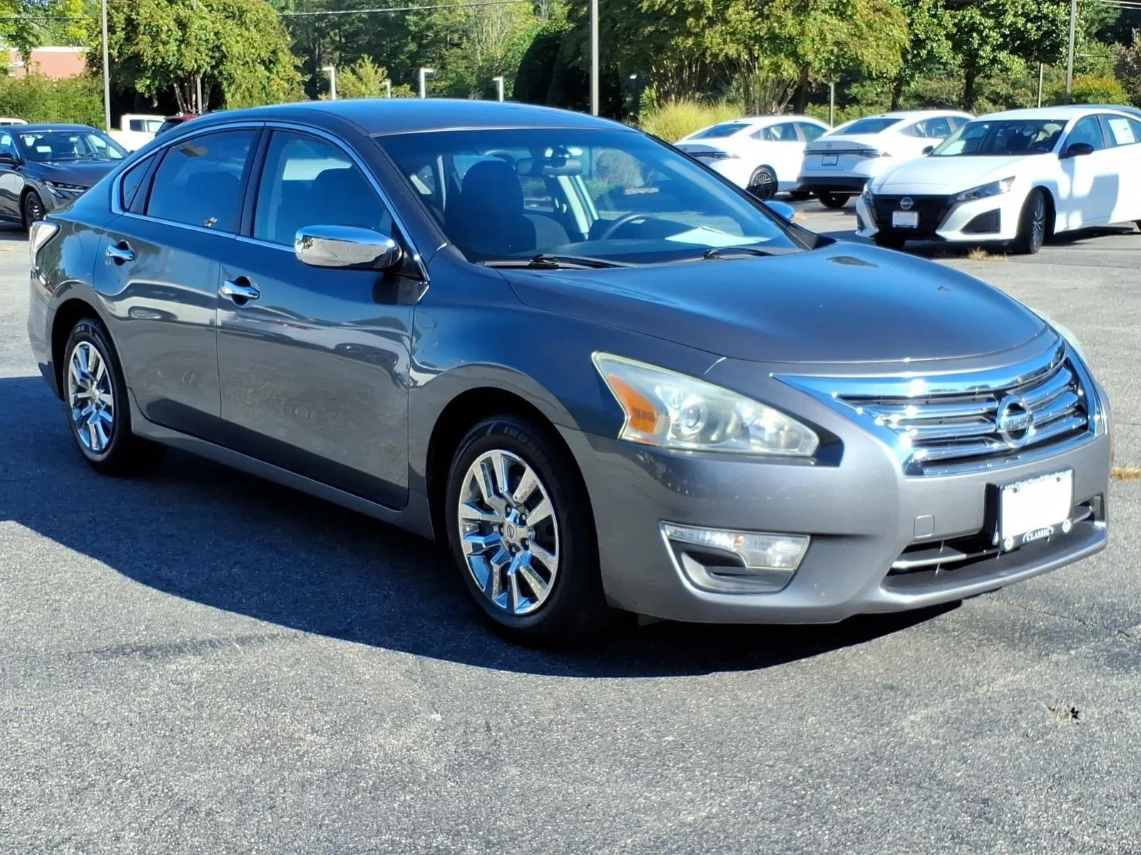 Used 2014 Gun Metallic Nissan 2.5 S image 5