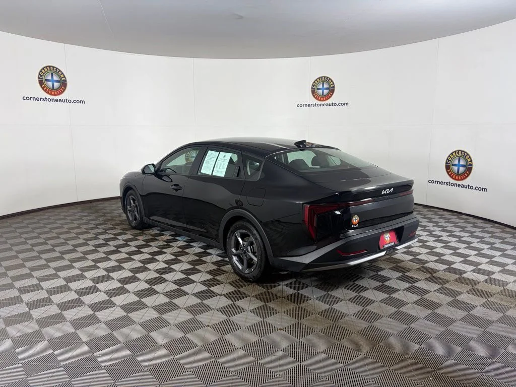 2025 Kia K4 LXS - Photo 9