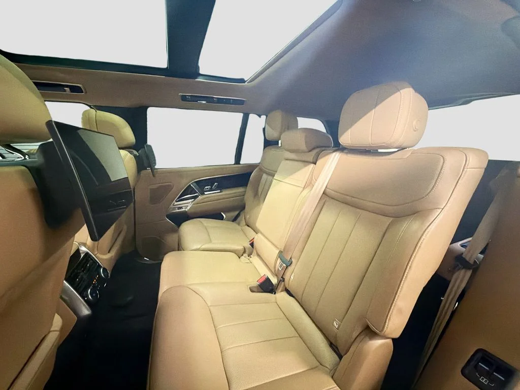 Certified Used 2023 Ionian Silver SV Bespoke Ultra Metallic Satin Land Rover Autobiography image 26