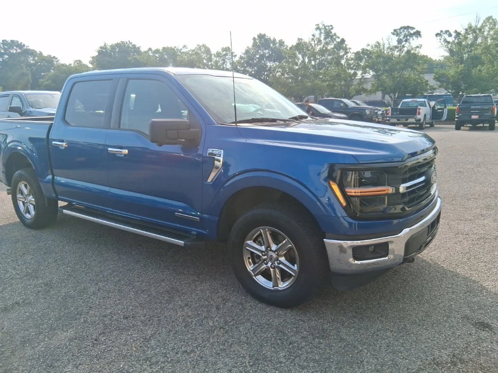 Used 2024 Blue Ford XLT image 6