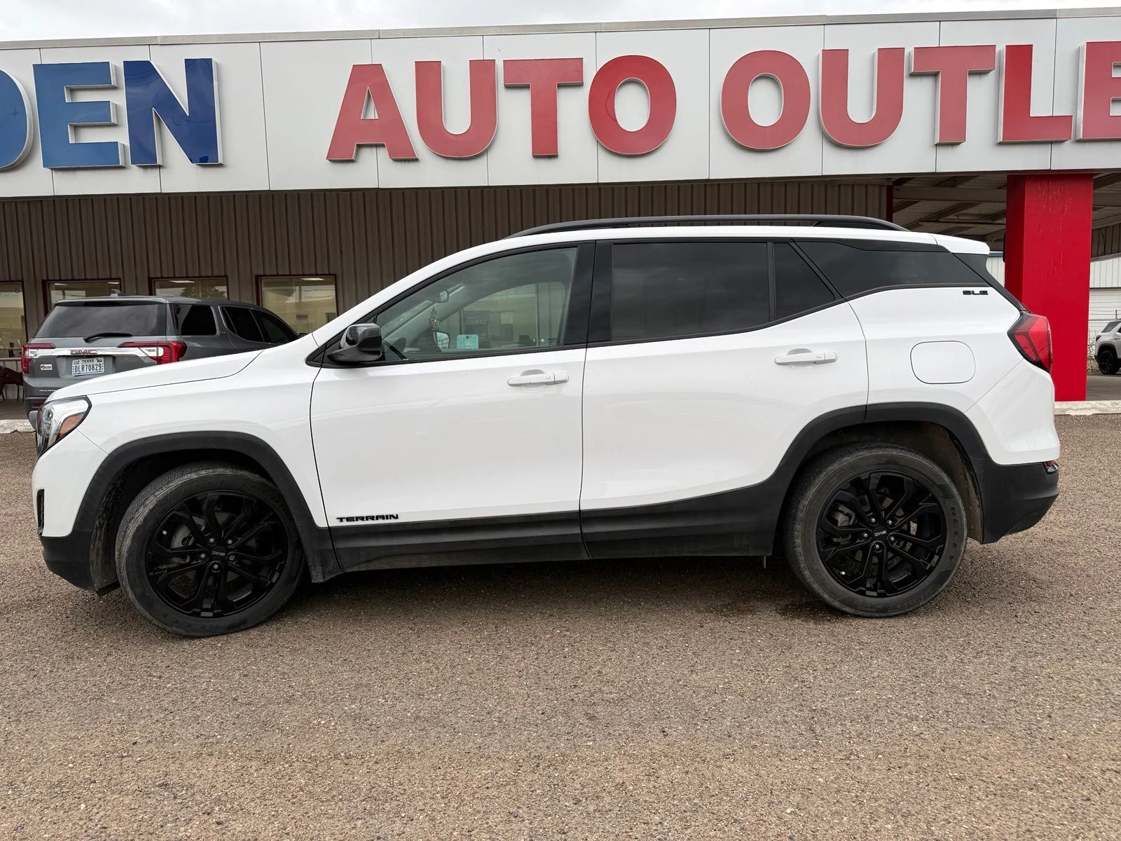 Used 2020 White GMC SLE image 3