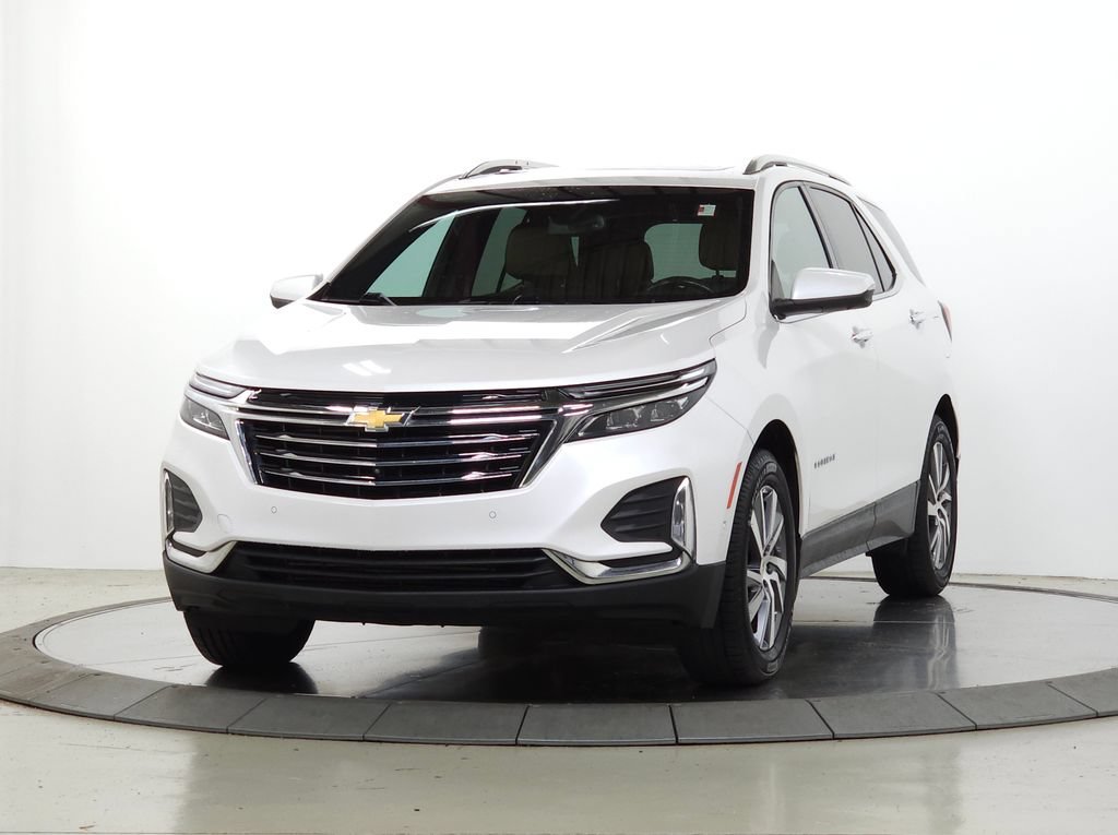 Used 2022 IRIDESCENT PEARL TRICOAT Chevrolet Premier image 3