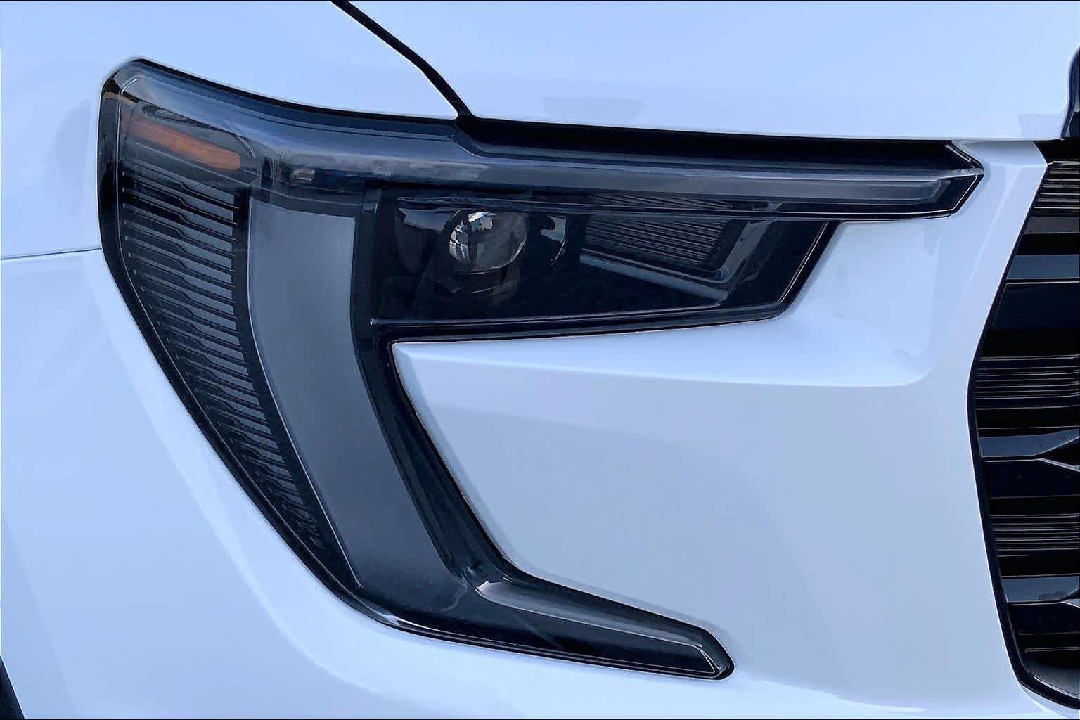 New 2027 Summit White GMC Elevation image 12