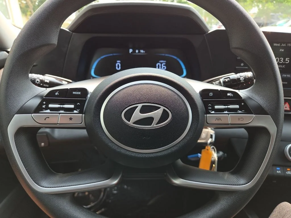Used 2025  Hyundai SE image 15