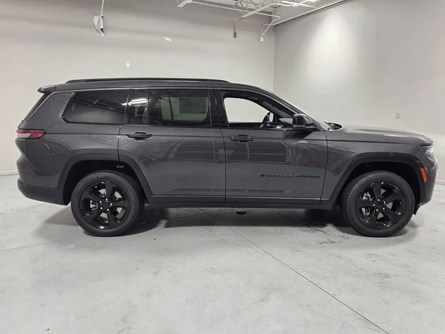 New 2026 Baltic Gray Metallic Clear-Coat Exterior Paint Jeep Limited image 13