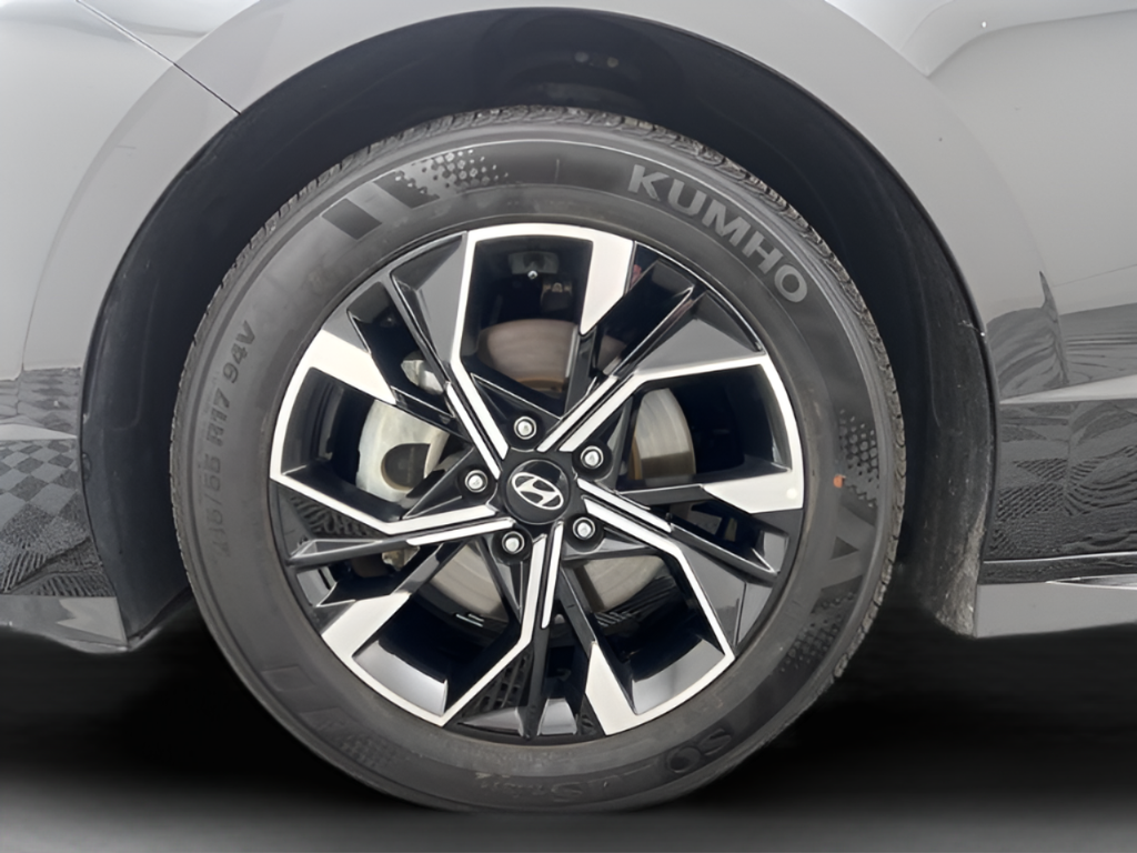 Used 2025 Abyss Black Hyundai SEL image 29