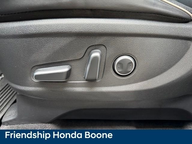 Used 2024 White Hyundai SEL image 15