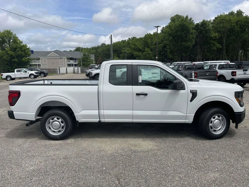 New 2026 Oxford White Ford XL image 2