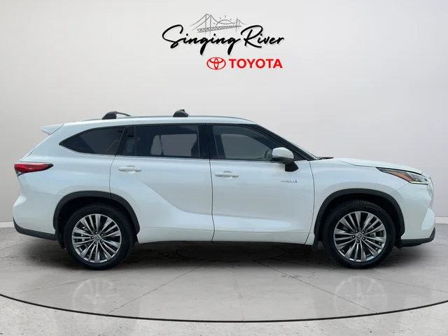Used 2020 White Toyota Platinum image 8