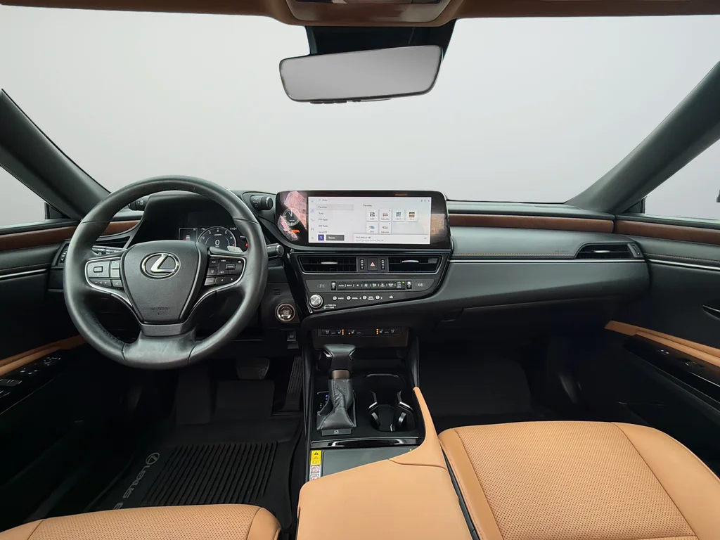 Used 2024 White Lexus 350 image 9