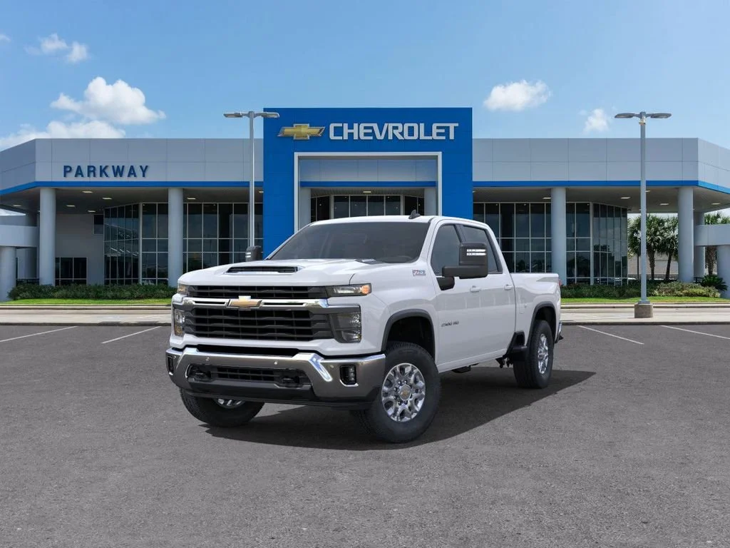 New 2025 Summit White Chevrolet LT image 8