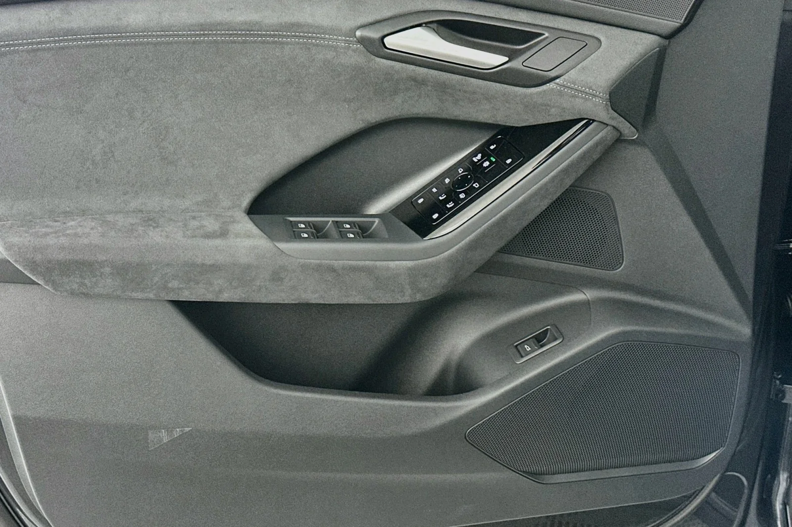 New 2027 Daytona Gray Pearl Effect Audi Premium Plus image 19