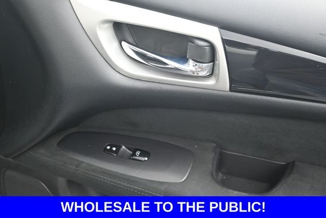 Used 2014 Silver Nissan SV image 31