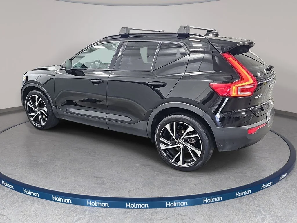 Used 2021 Black Volvo R-Design image 9