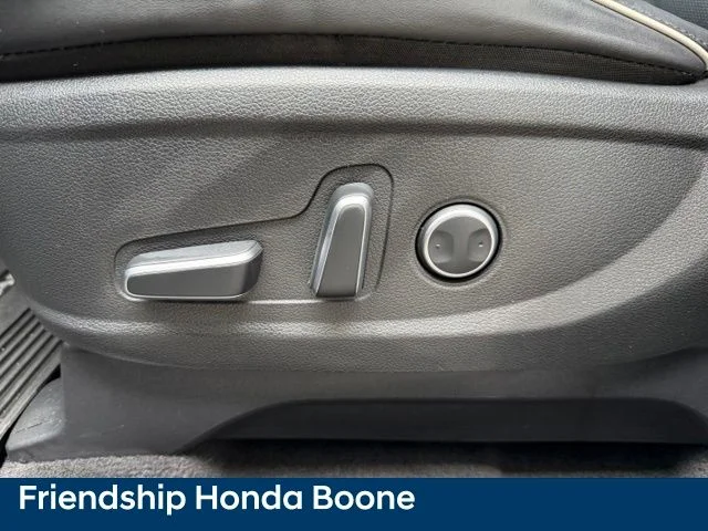 Used 2024 White Hyundai SEL image 15
