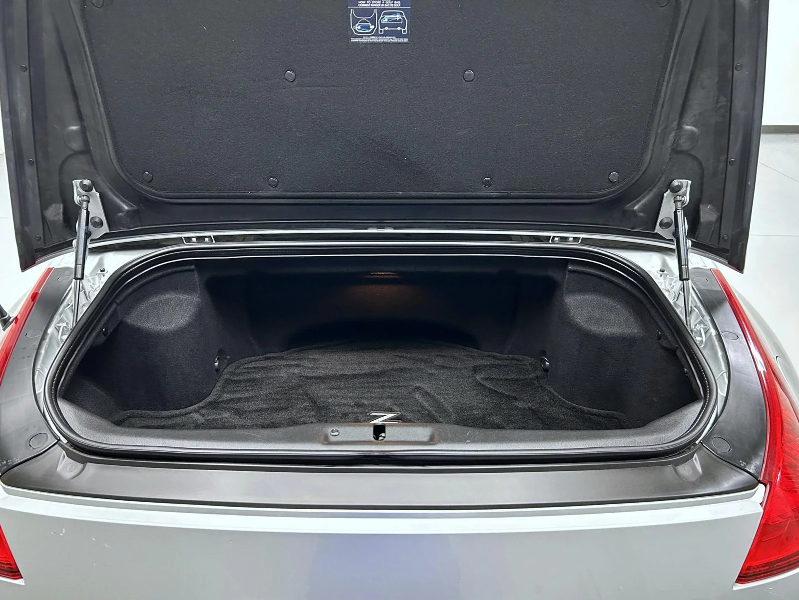 Used 2005 Silver Nissan Grand Touring image 17