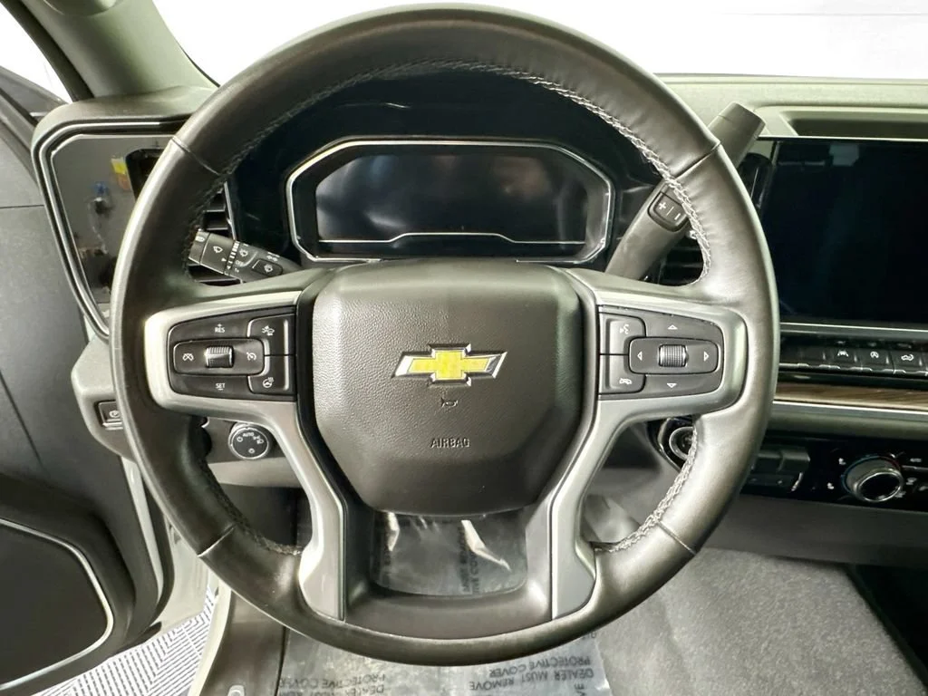 Used 2024 Summit White Chevrolet LT image 36