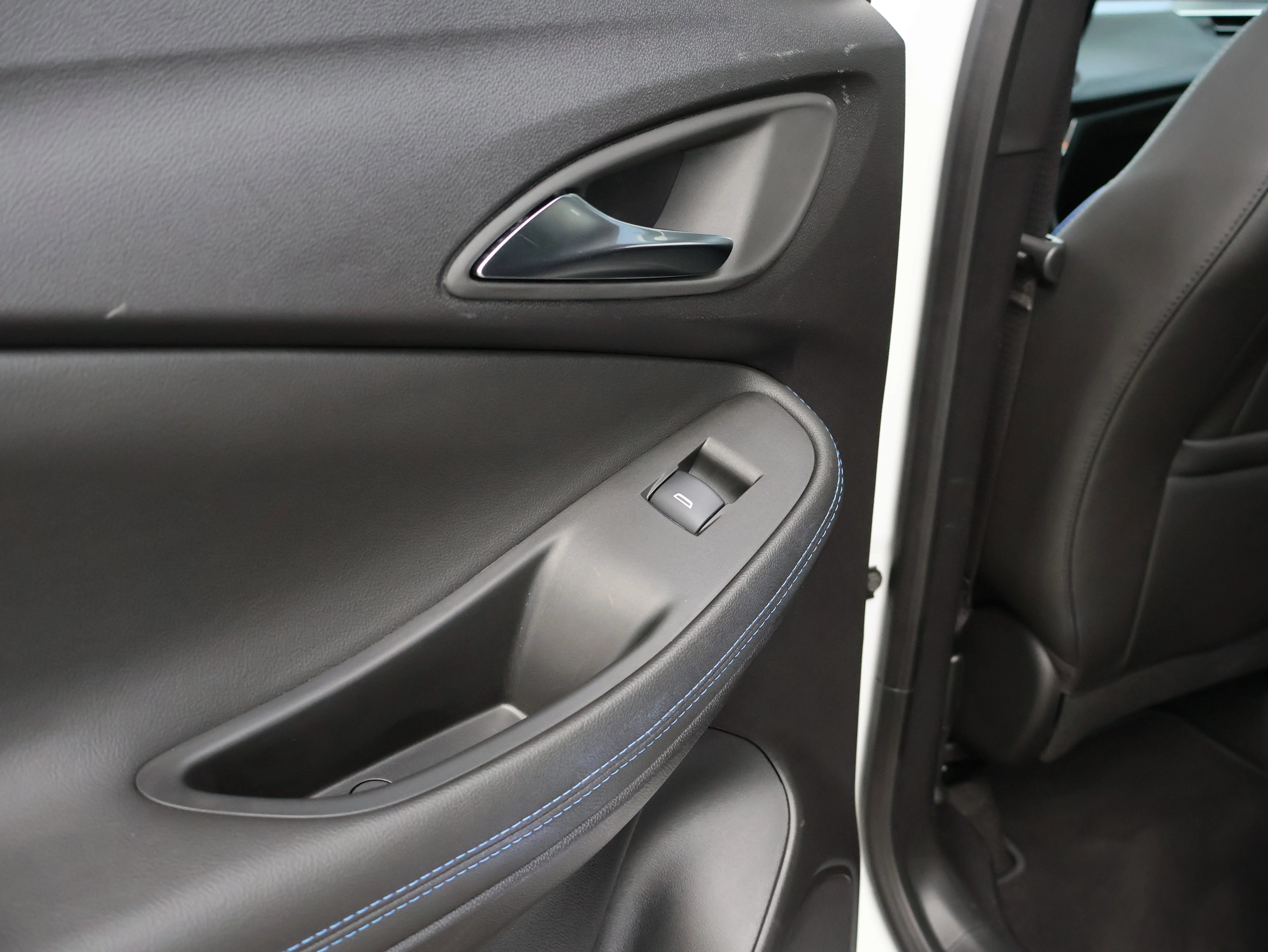 Used 2026 Summit White Buick Sport Touring image 20