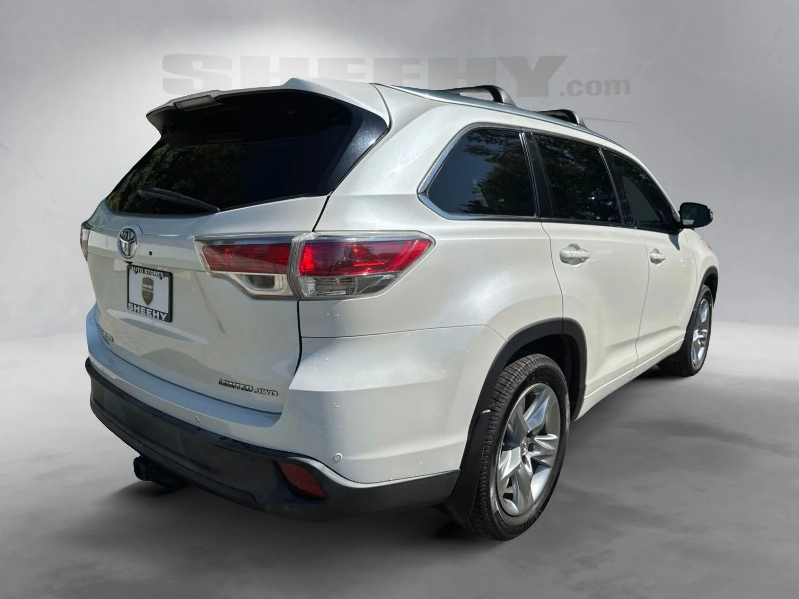 Used 2015 Blizzard Pearl Toyota Limited image 13