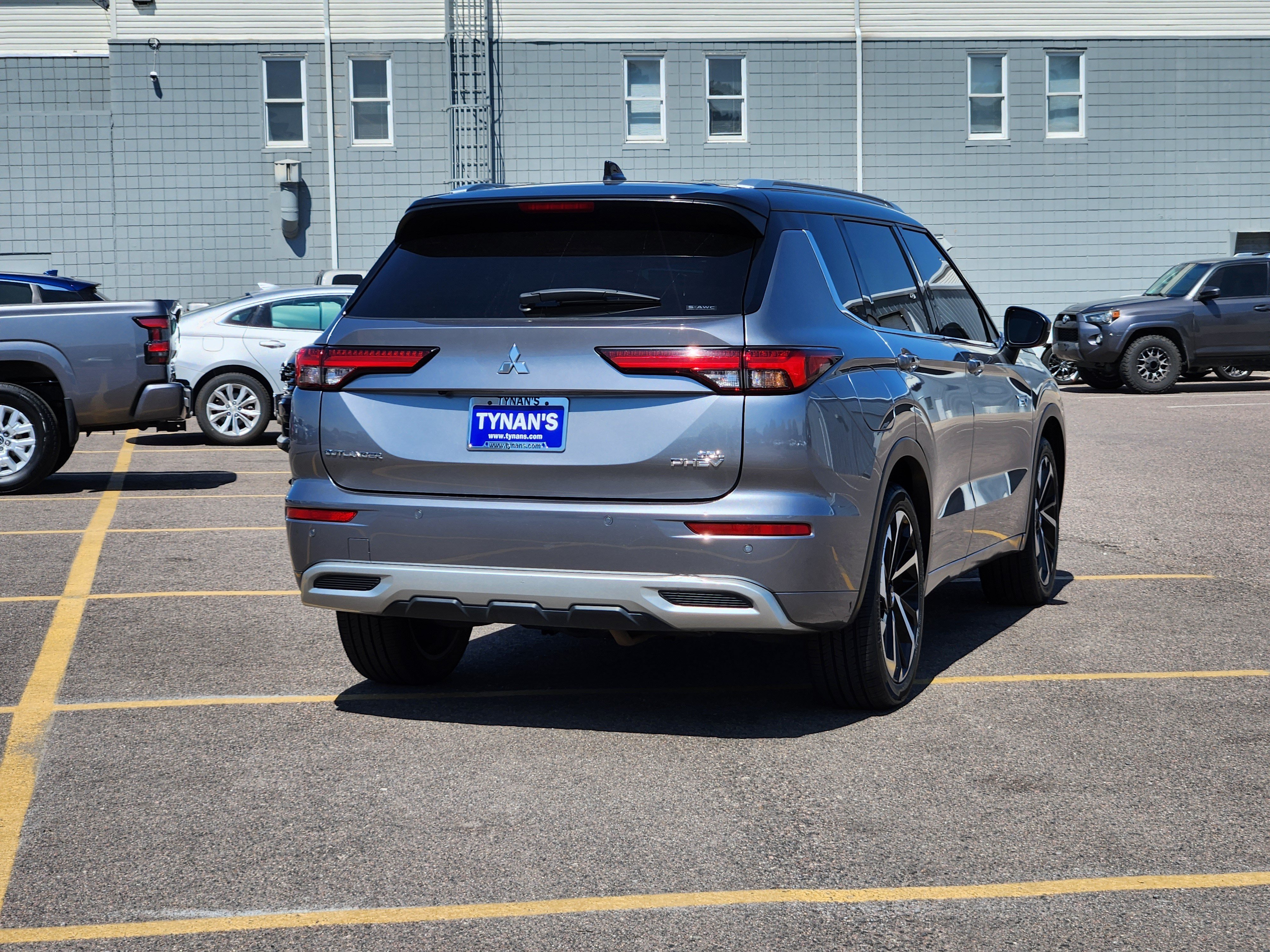 Used 2023 Silver Mitsubishi  image 7
