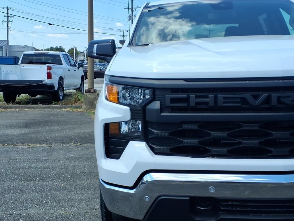 New 2026 Summit White Chevrolet WT image 24