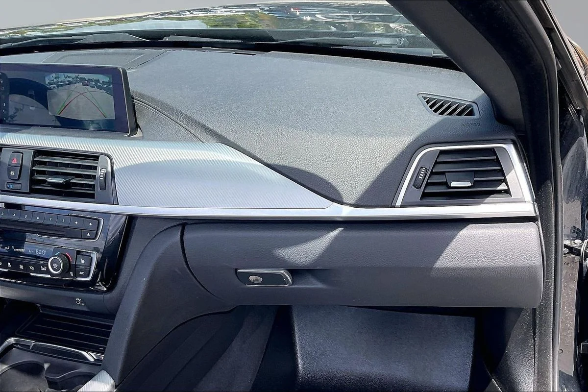 Used 2019 Black BMW xDrive image 25