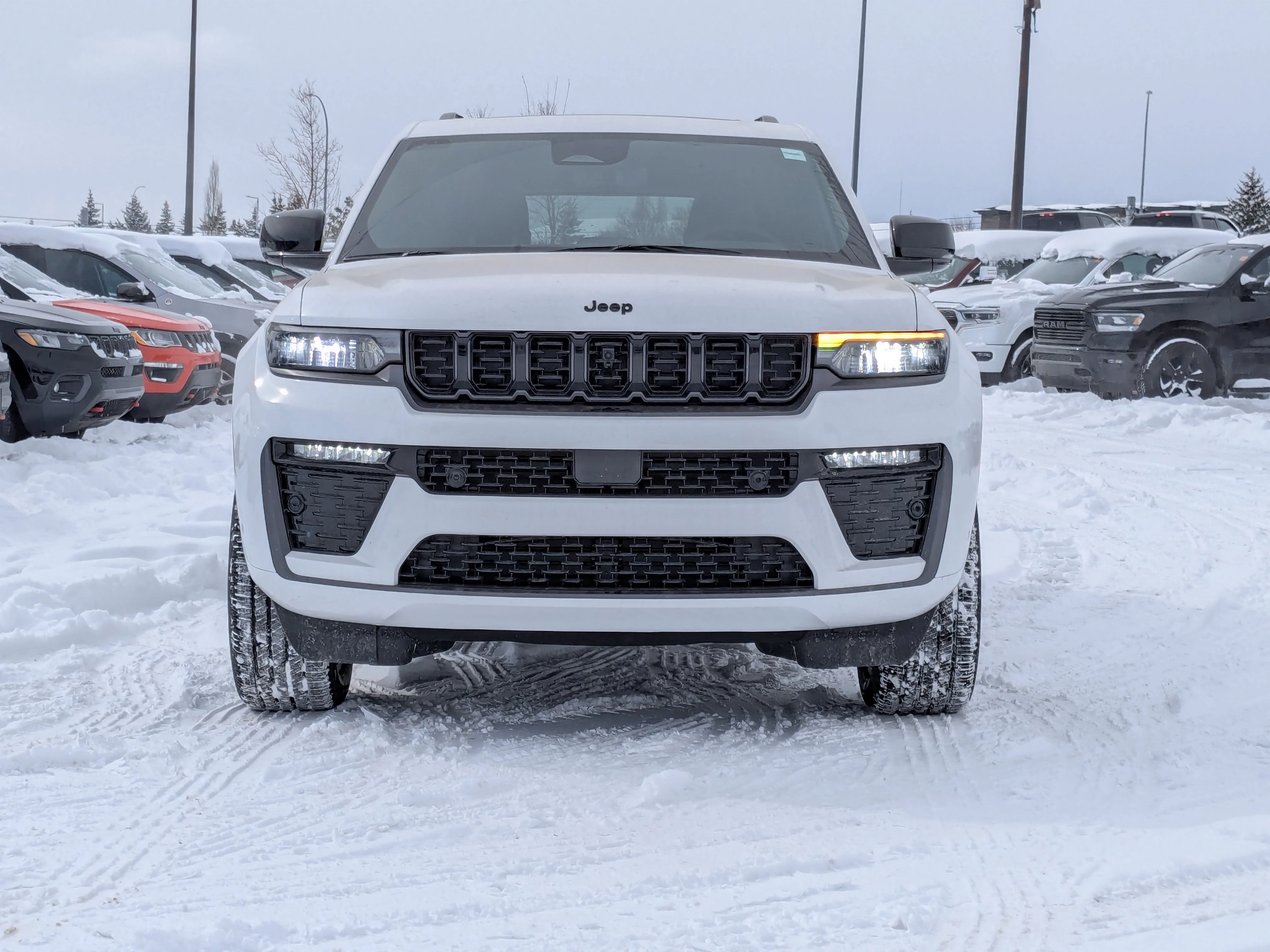 New 2026 White Jeep Limited Reserve - - Nappa Leather - Ventilated Seats - Trailer Tow Pack - Remote Start & More! image 3