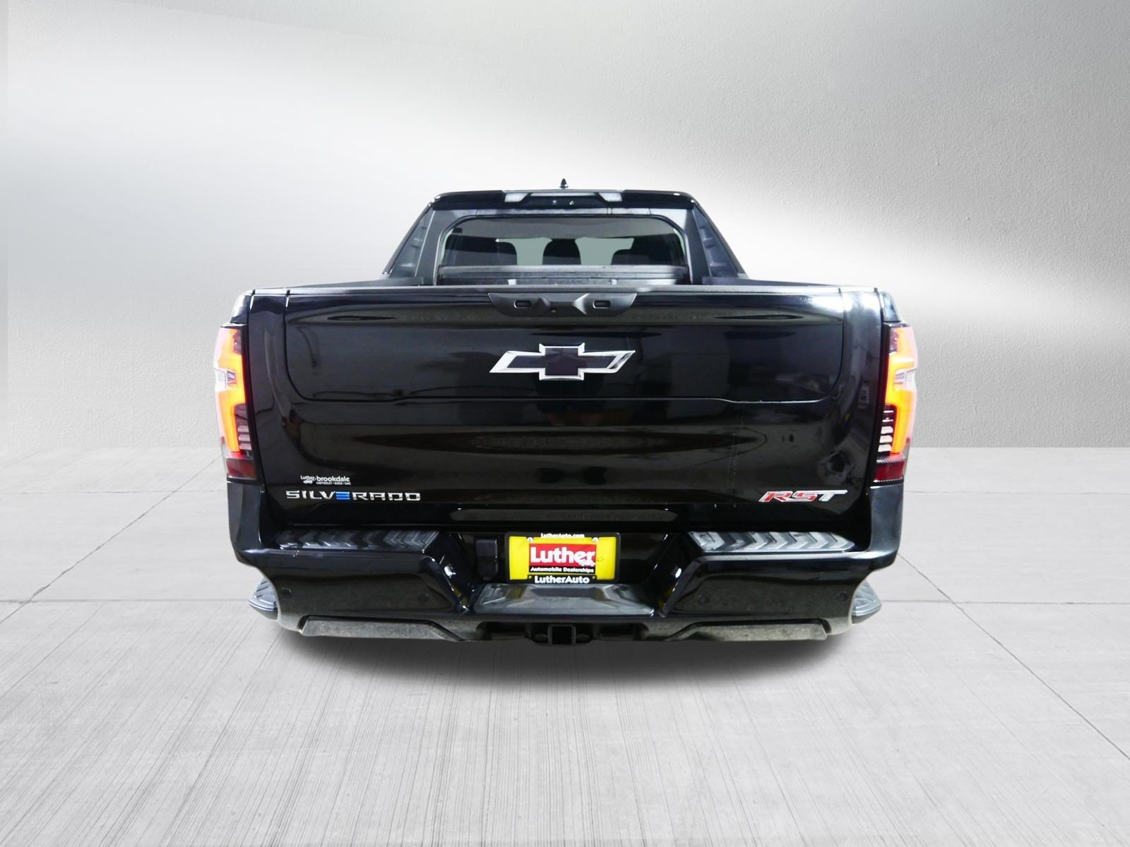 Used 2025 Black Chevrolet RST - Max Range image 6