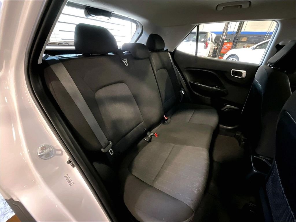 Used 2020 White Hyundai SE image 16