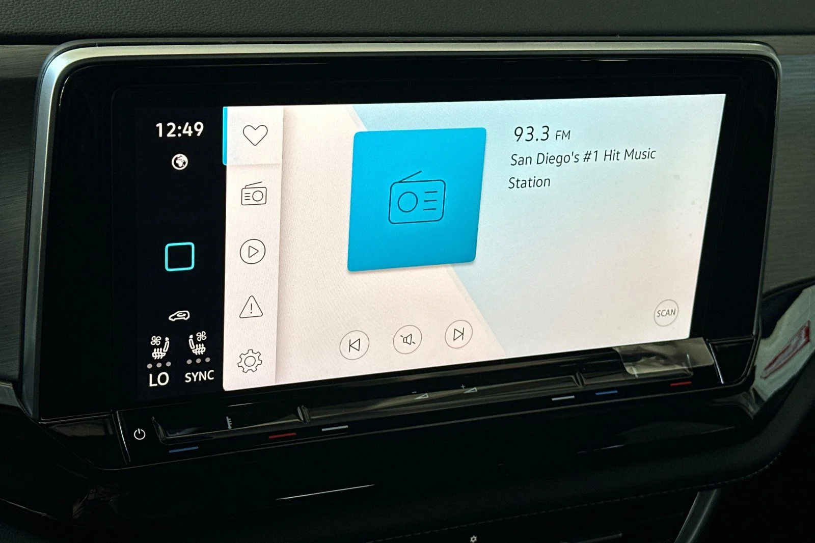 New 2026 White Volkswagen 2.0T SE w/Technology image 16