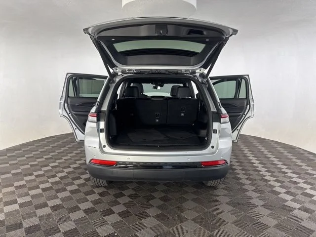 Used 2025 Silver Jeep Altitude image 18