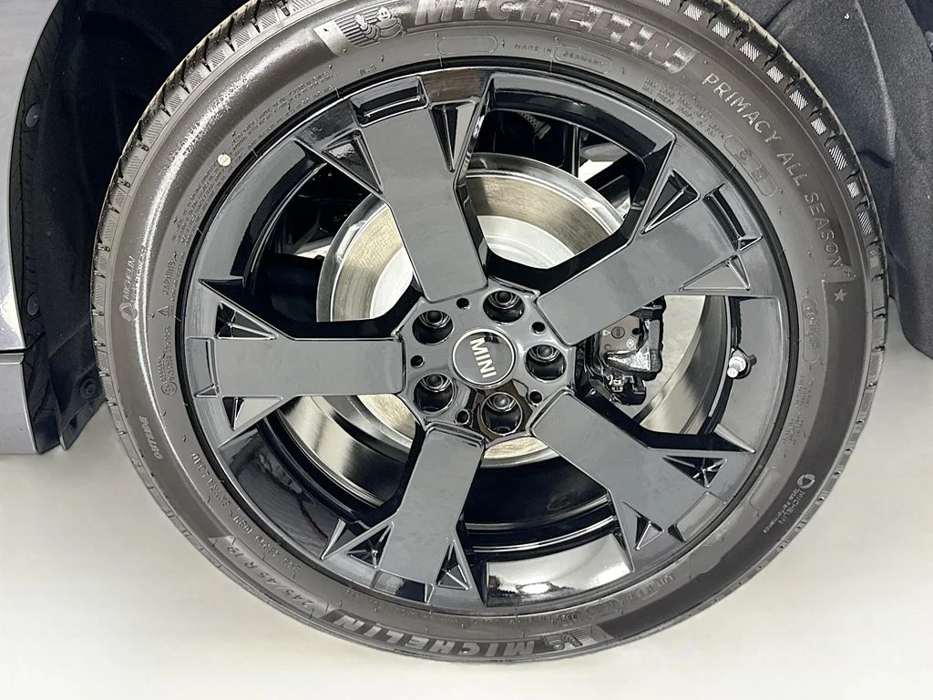 New 2027 Midnight Black II Metallic MINI Iconic image 30