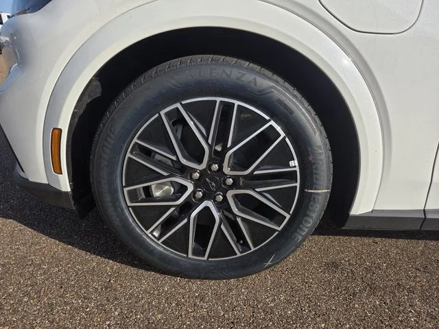 New 2026 Star White Metallic Tri-coat Ford Premium image 42
