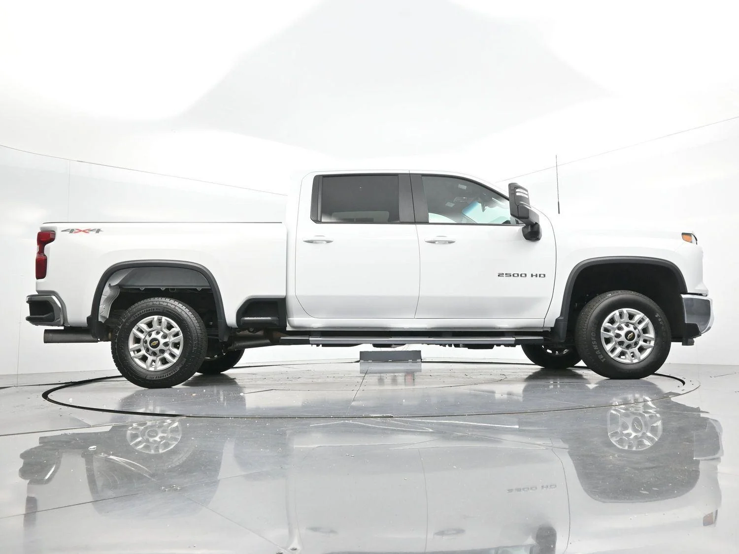 Used 2025 Summit White Chevrolet LT image 51