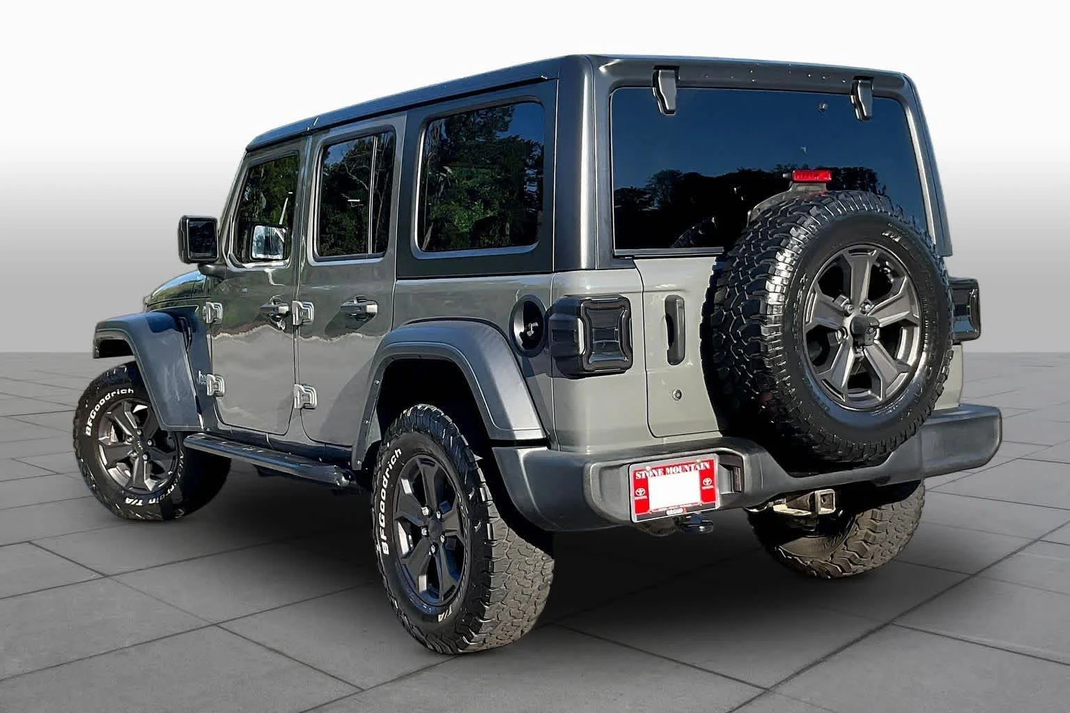 Used 2018 Sting-Gray Clearcoat Jeep Sport S image 12