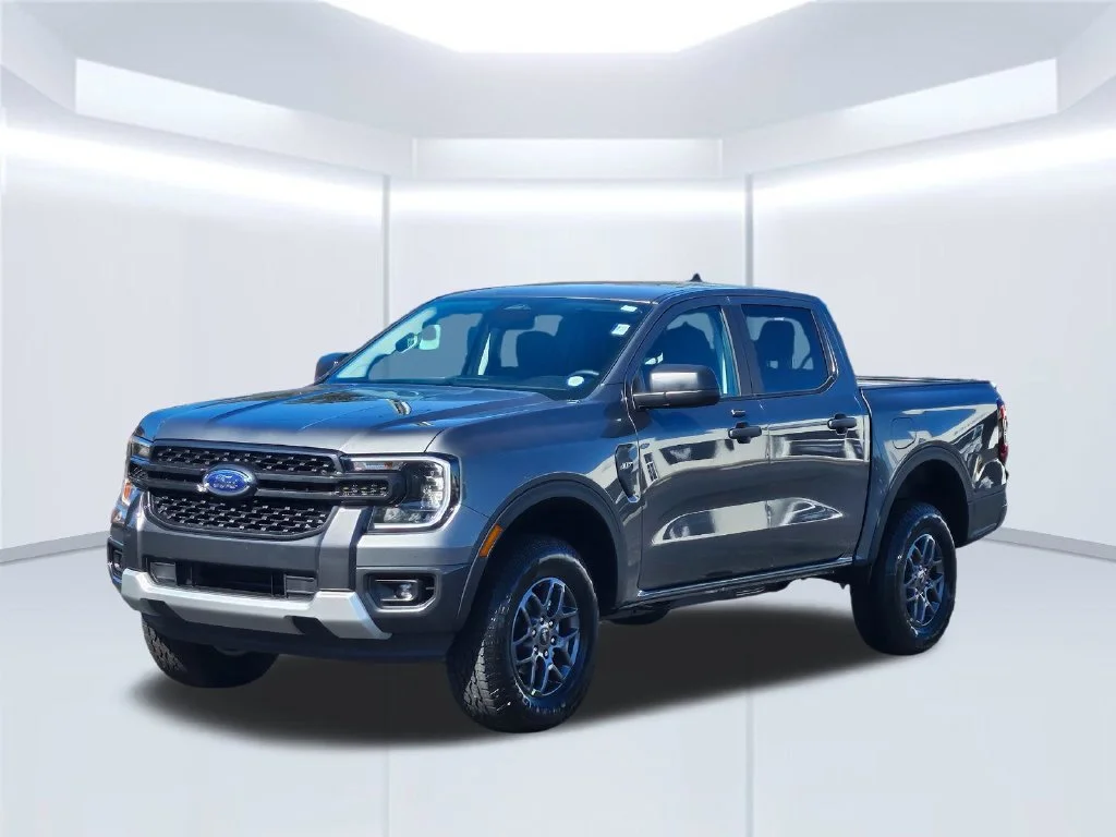 New 2026 Carbonized Gray Metallic Ford XLT image 2