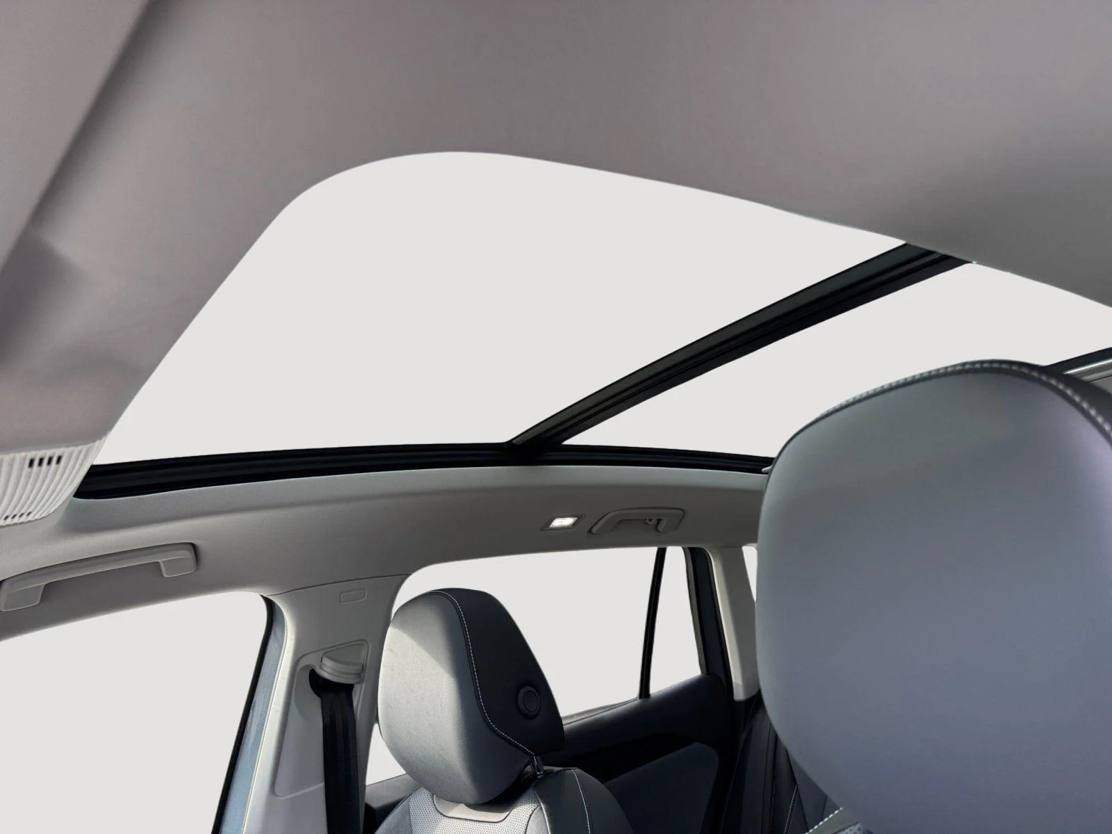 2025 Volkswagen Tiguan SE - Photo 6