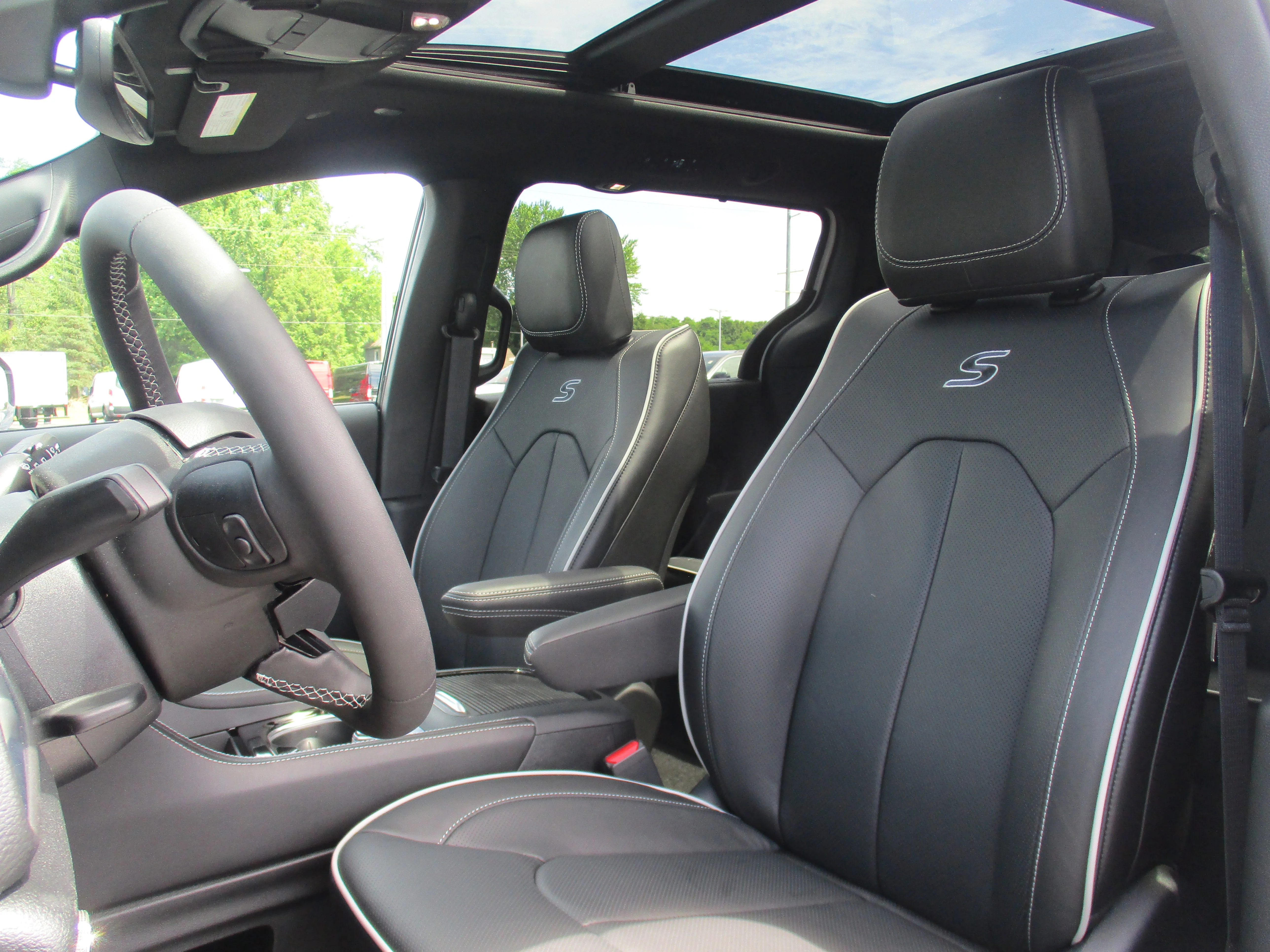 2025 Chrysler Pacifica Limited - Photo 24