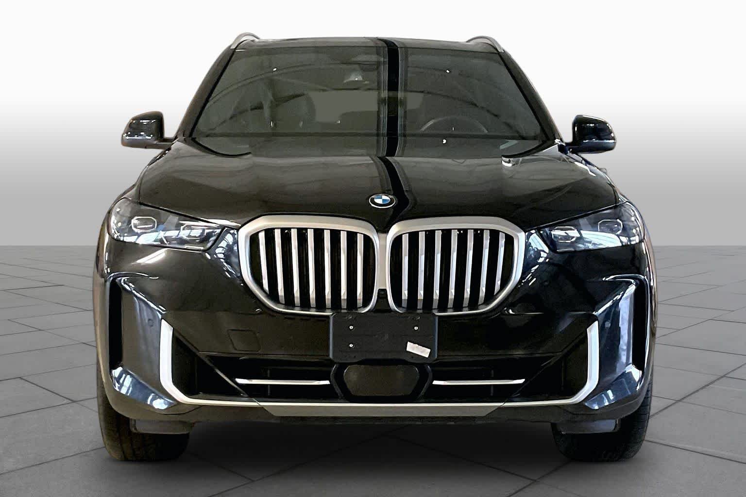 Used 2026  BMW sDrive40i image 3