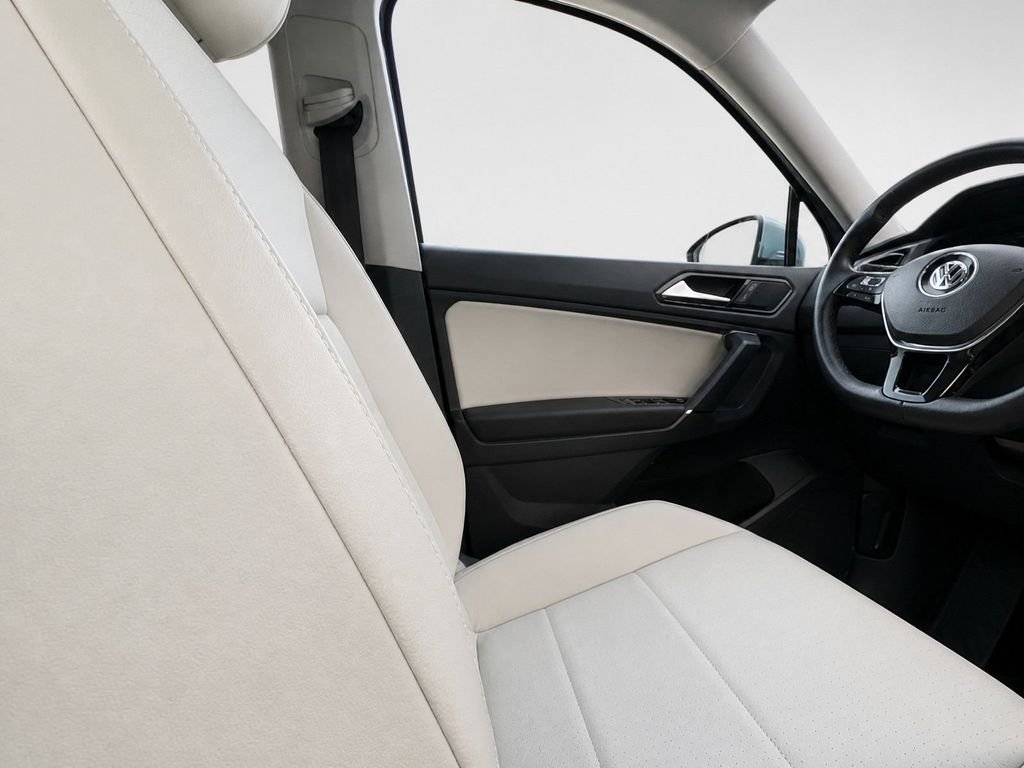 Used 2018 Gray Volkswagen 2.0T SE image 20