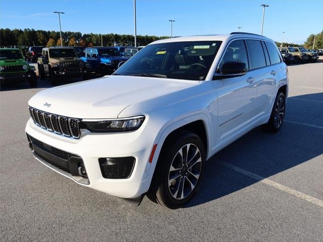 New 2025 Bright White Clear-Coat Exterior Paint Jeep Overland image 15