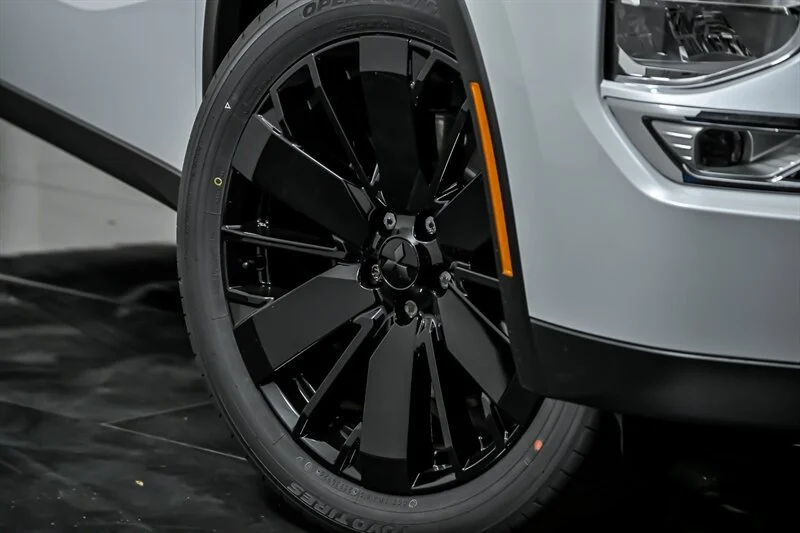New 2026 White Diamond Mitsubishi LE image 3