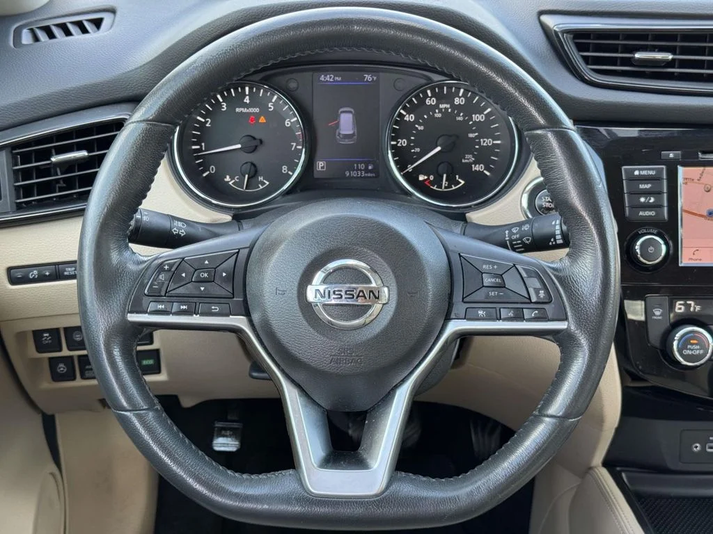 Used 2018 Green Nissan SL image 18